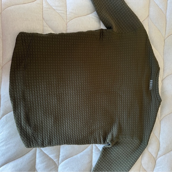 Nobull Women's Quilted Crew Pullover Arm Green - Picture 4 of 9